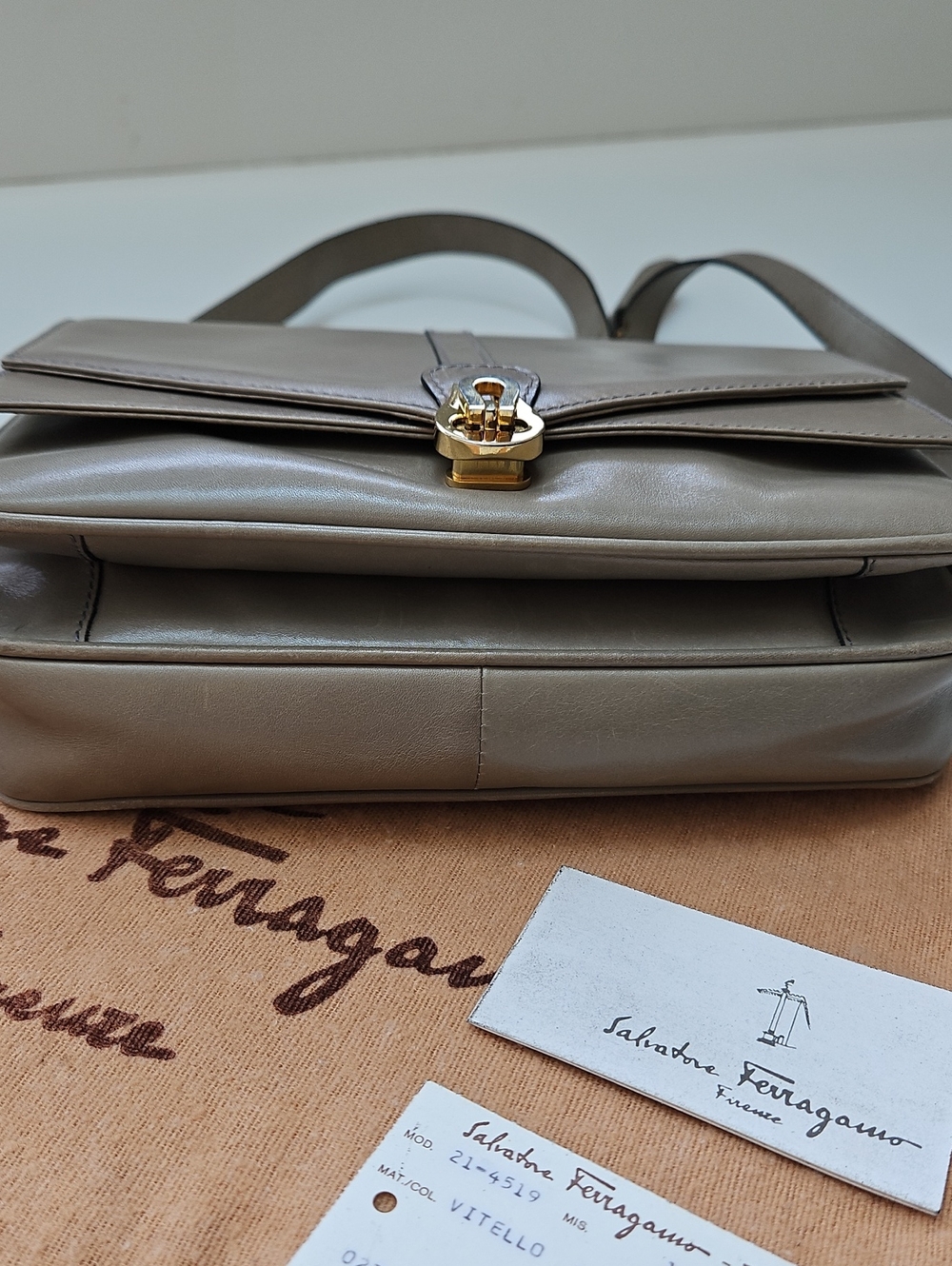 Salvatore Ferragamo Vintage Vitello Crossbody Bag - Picture 9 of 16